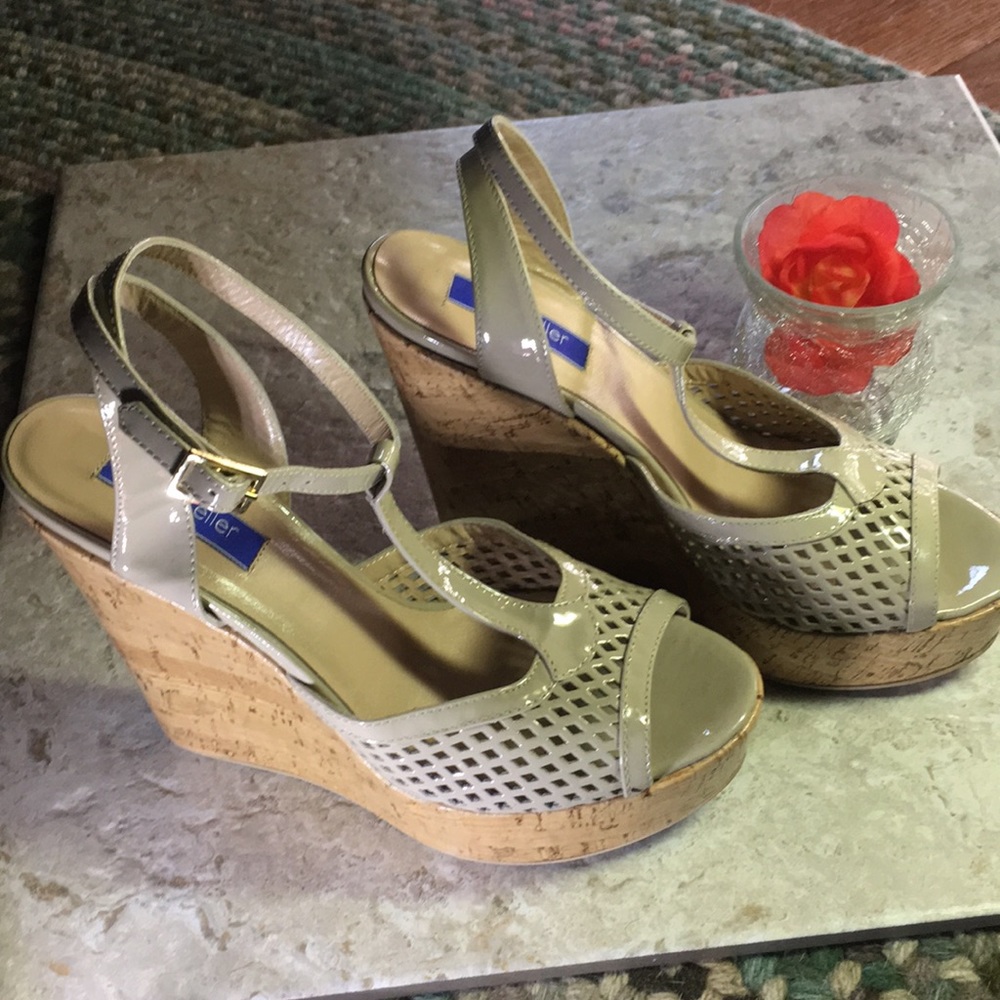 Dee Keller NWOT bone patent lthr platform Sz7